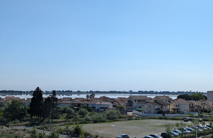 APPARTEMENT 3 PIECES AVEC VUE DEGAGEE SUR LES SALINS DU MIDI — photo 2