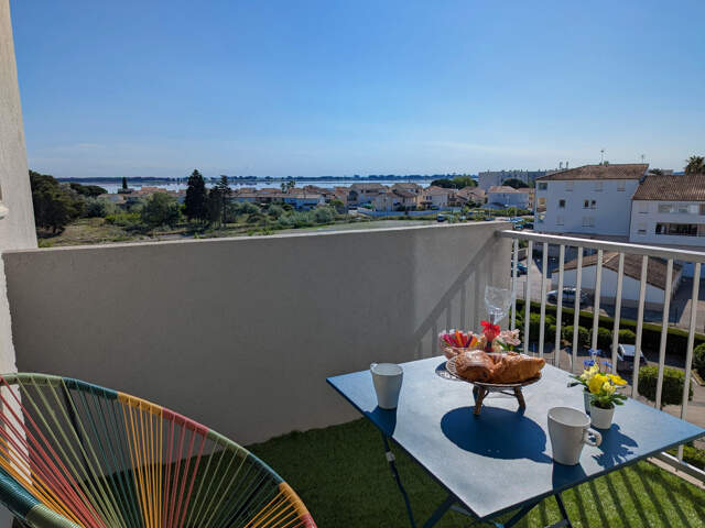 APPARTEMENT 3 PIECES AVEC VUE DEGAGEE SUR LES SALINS DU MIDI — photo du bien