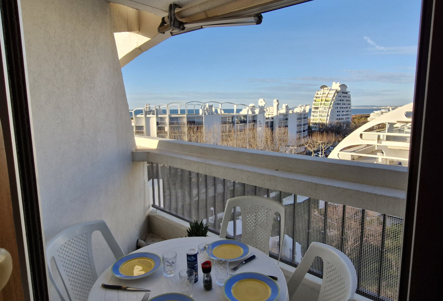 STUDIO CABINE AVEC PARKING DERNIER ETAGE VUE SUR MER — photo 1