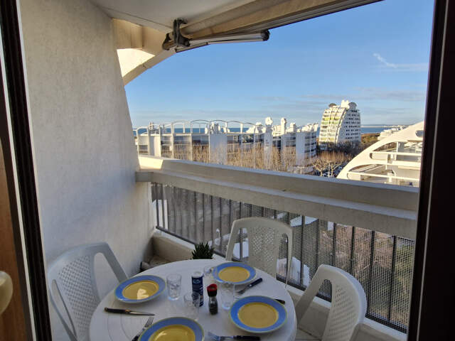 STUDIO CABINE AVEC PARKING DERNIER ETAGE VUE SUR MER — photo du bien