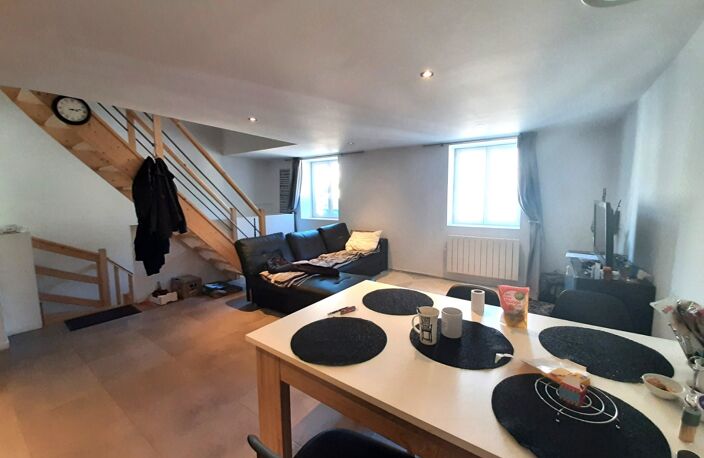 Location appartement 2 pièces 45 m² à Crêches-sur-Saône (71680) — photo 2
