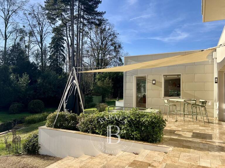 Mâcon - Maison d'architecte - Terrain et piscine — photo 1