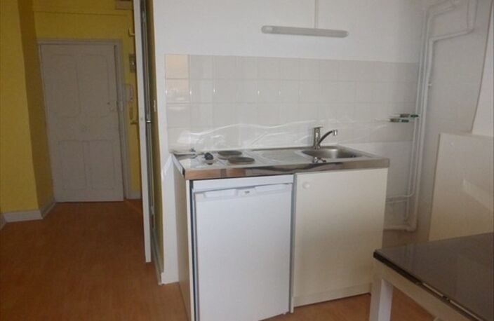 STUDIO AVEC MEUBLES LE PUY EN VELAY - 1 pièce(s) - 25 m2 — photo 3