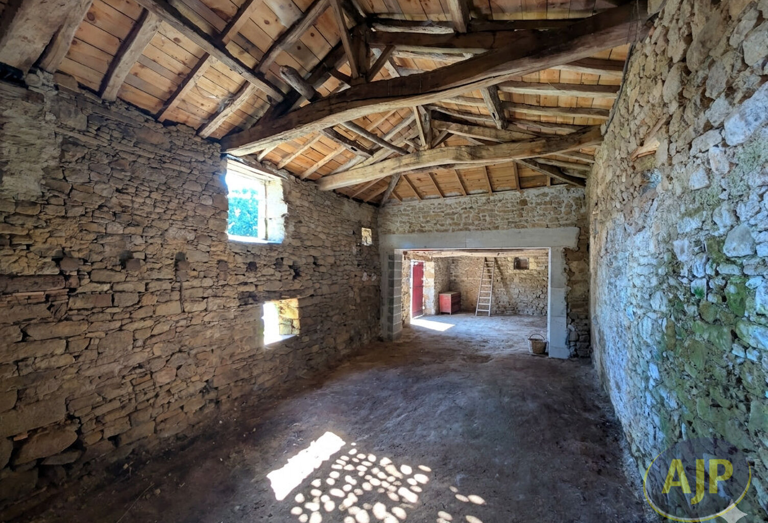 Grange à réhabiliter Beaufou — photo 1