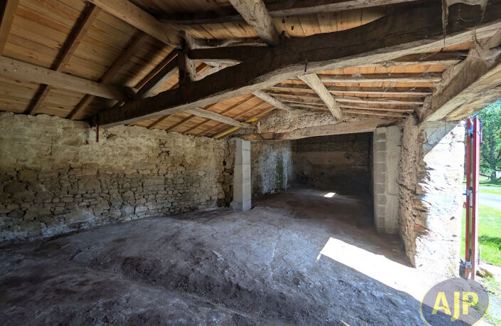 Grange à réhabiliter Beaufou — photo 3