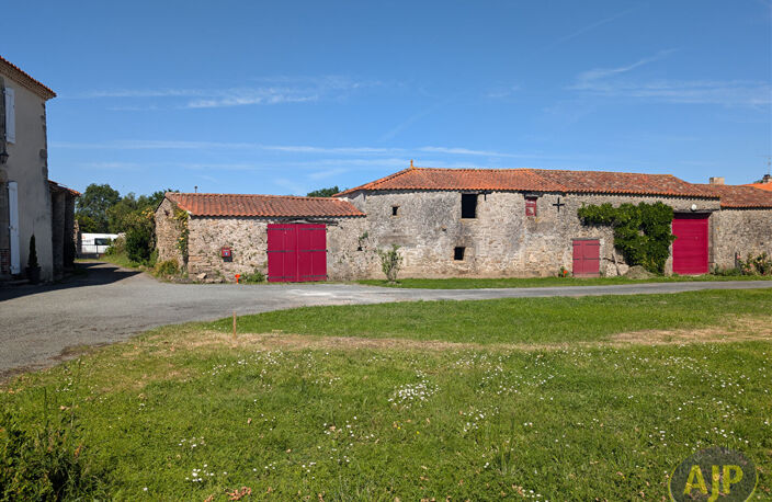 Grange à réhabiliter Beaufou — photo 5