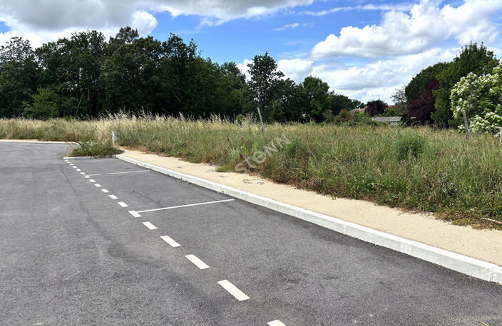 Terrain viabilisé de 637 m² au calme à Saint Nauphary — photo 5