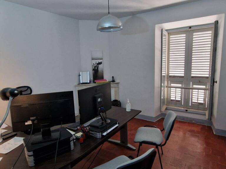 Local commercial — photo 1