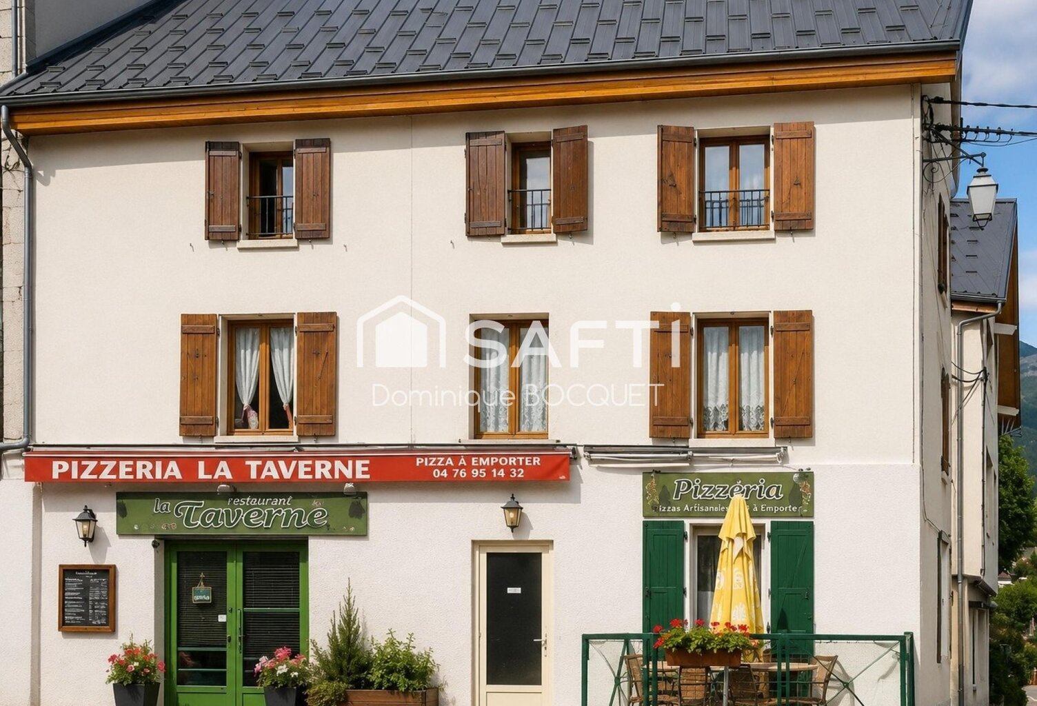 Centre de Villard de Lans, Immeuble comprenant un Fonds de commerce de restaurant 100 m2 avec terrasse 30 places et cave de 40 m2, des murs commerciaux et appartements de 140 m2 sur 3 niveaux. — photo 1