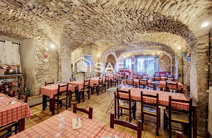 Centre de Villard de Lans, Immeuble comprenant un Fonds de commerce de restaurant 100 m2 avec terrasse 30 places et cave de 40 m2, des murs commerciaux et appartements de 140 m2 sur 3 niveaux. — photo 3