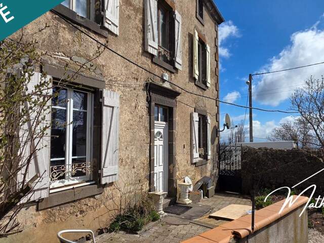 Ensemble immobilier avec longère et bâtis — photo du bien