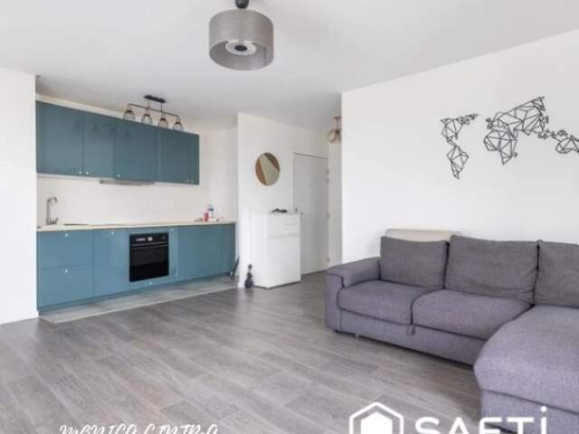 Situé au 5e et dernier étage d'une résidence récente de 2019 avec ascenseur, ce bel appartement de 3 pièces d'environ 60 m2, séduit immédiatement par sa luminosité, son agencement fonctionnel et son confort moderne. — photo du bien