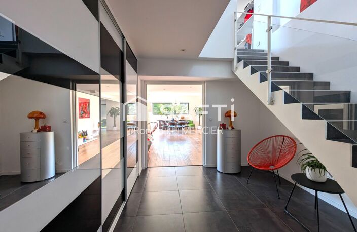 Maison d'architecte, volumes généreux et vie de plain-pied — photo 3