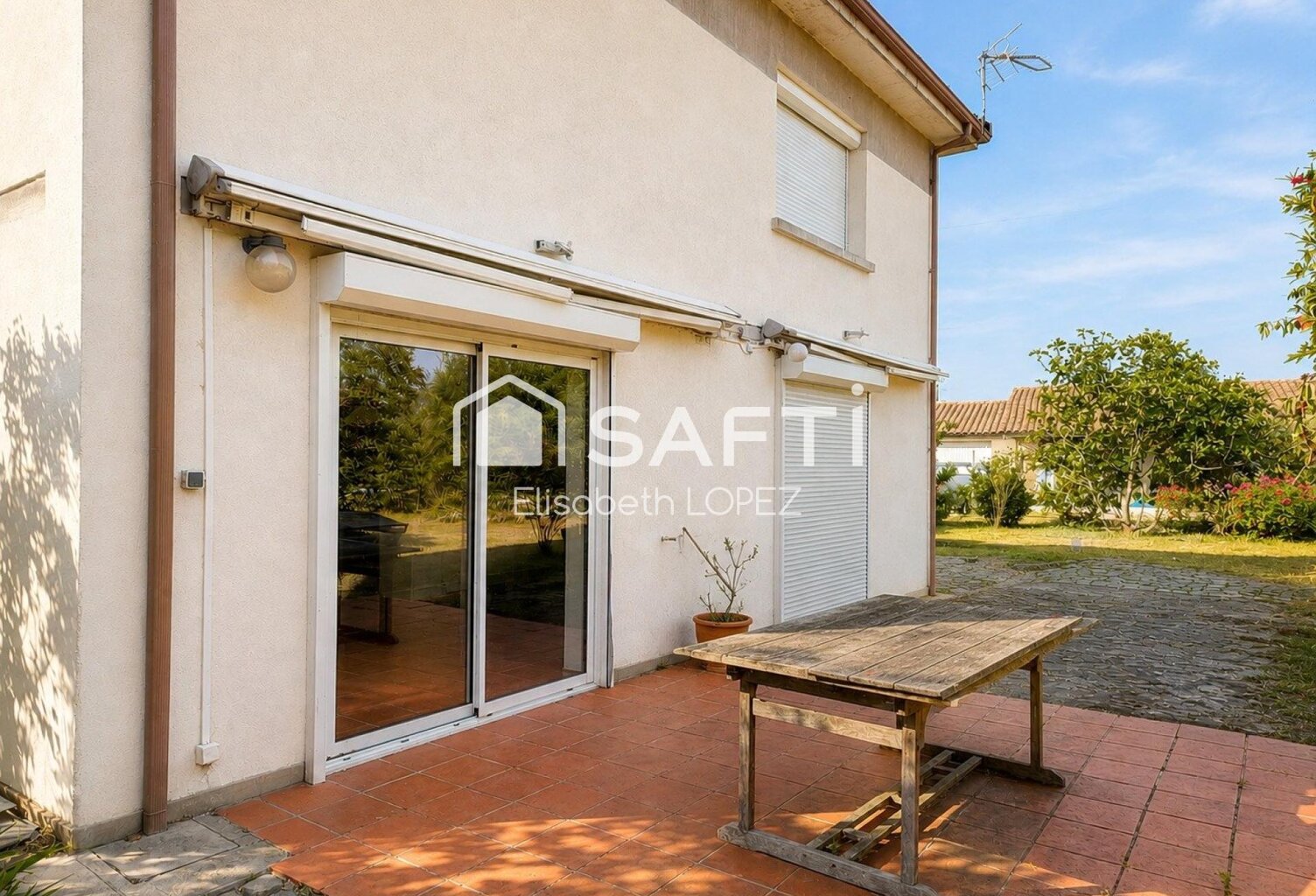 Maison familiale de 130 m² avec piscine et fort potentiel de rénovation sur 1 943 m² de terrain — photo 1