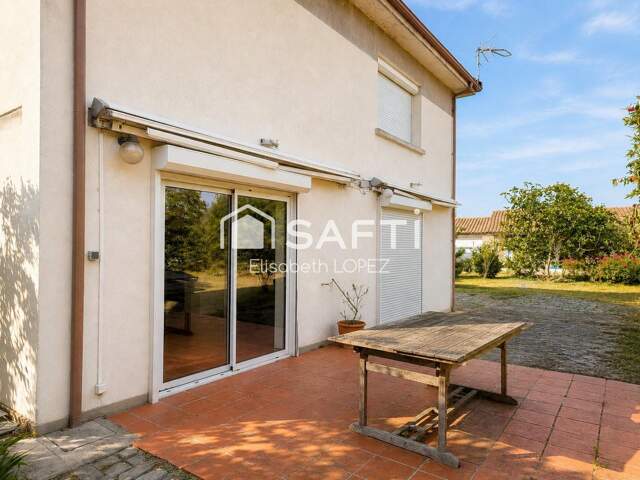 Maison familiale de 130 m² avec piscine et fort potentiel de rénovation sur 1 943 m² de terrain — photo du bien