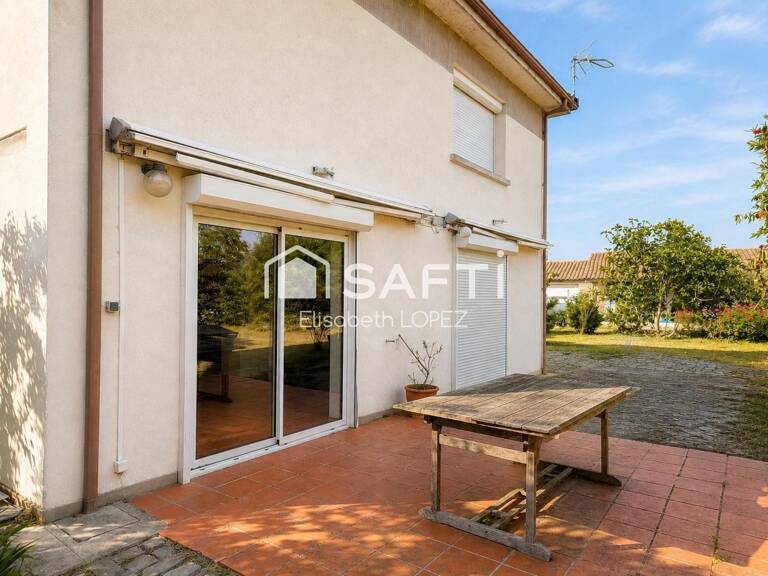 Maison familiale de 130 m² avec piscine et fort potentiel de rénovation sur 1 943 m² de terrain — photo 1