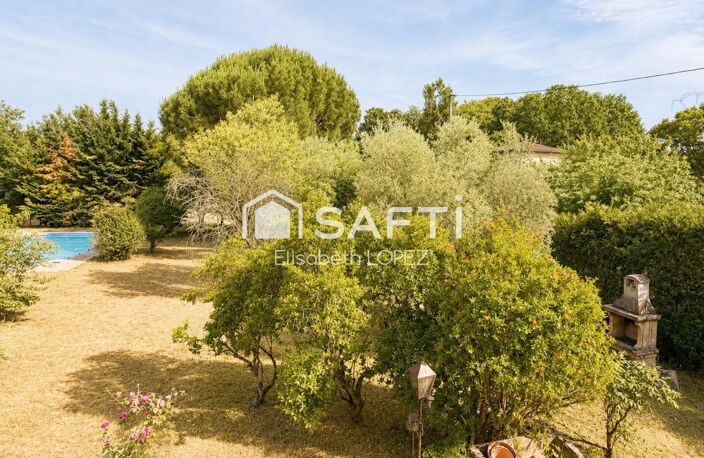 Maison familiale de 130 m² avec piscine et fort potentiel de rénovation sur 1 943 m² de terrain — photo 2