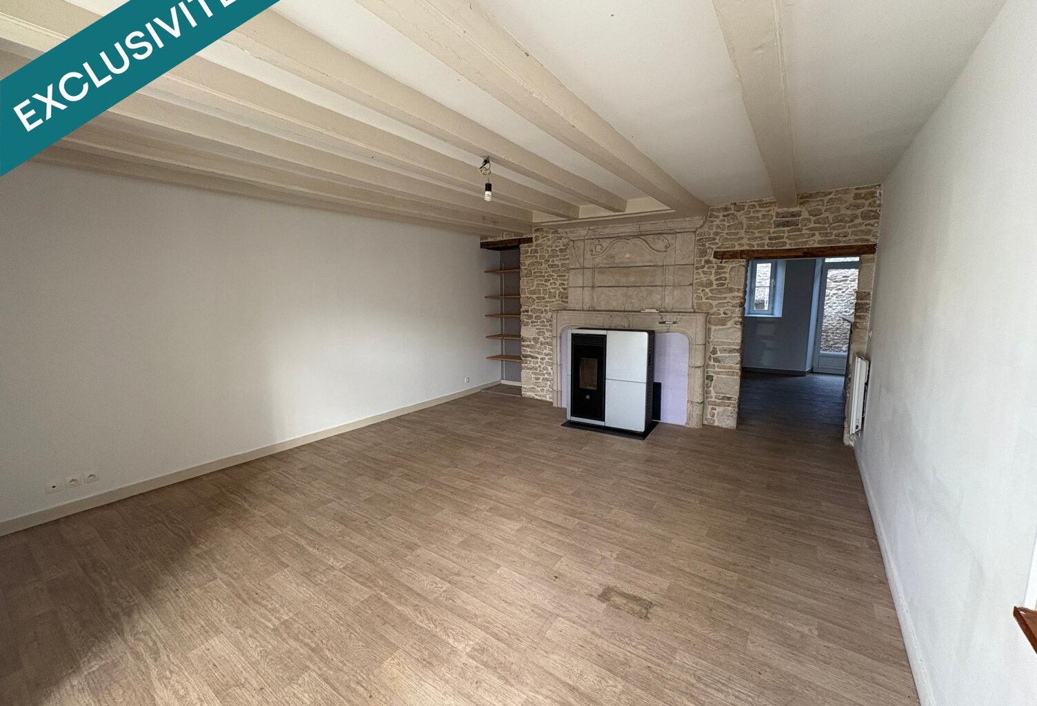 Maison avec extérieur et garage — photo 1