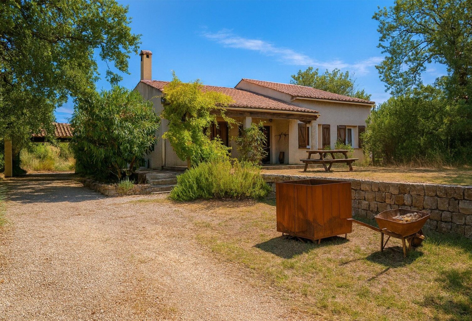 Maison 102 m² sans vis-à-vis sur 1 380 m² de terrain plat — photo 1
