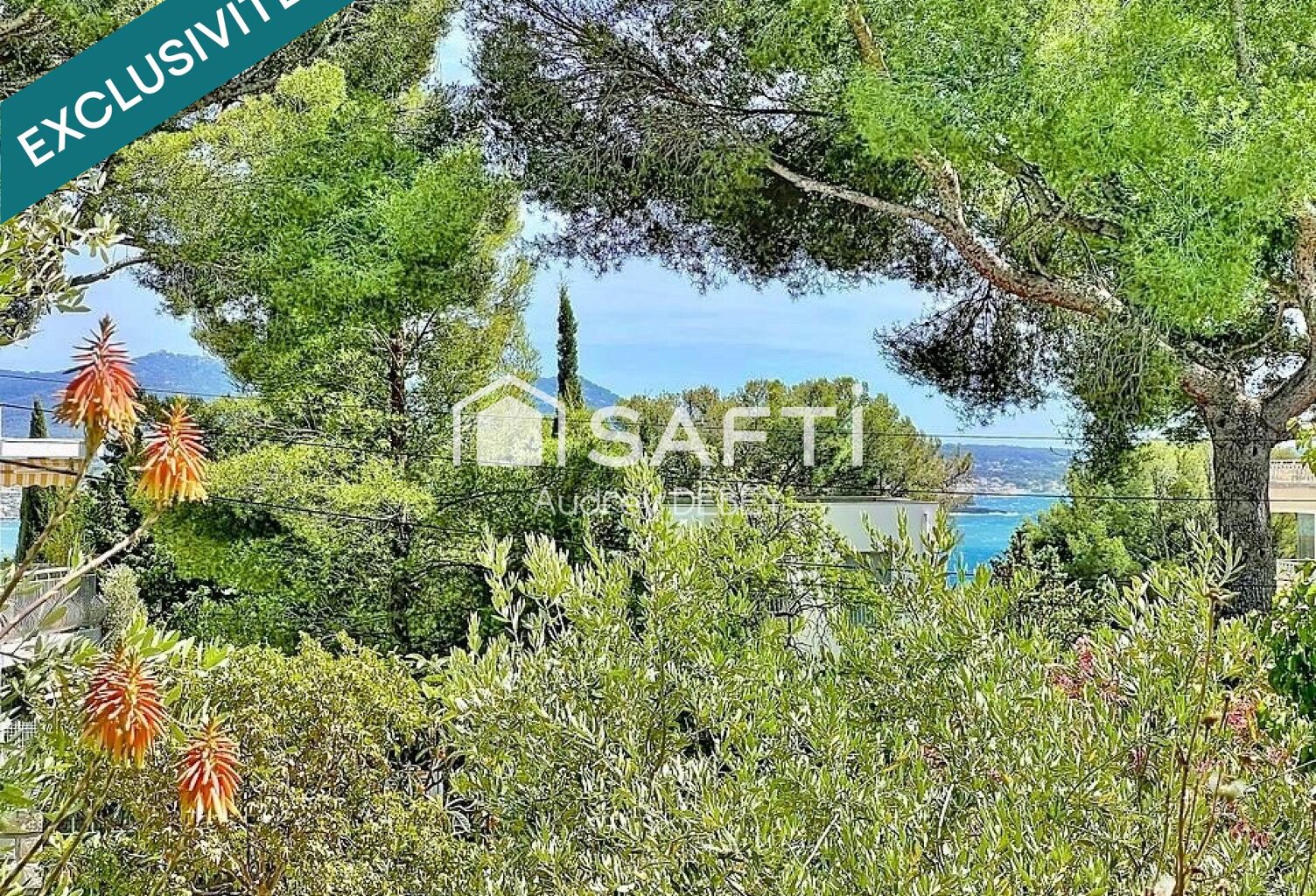 UNE ADRESSE D'EXCEPTION À SANARY-SUR-MER : VUE MER, PORT À PIED, CALME ABSOLU. PARCELLE CONSTRUCTIBLE ATTENANTE DE 1 245 M² EN SUS — photo 1