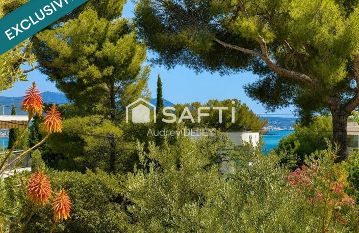 UNE ADRESSE D'EXCEPTION À SANARY-SUR-MER : VUE MER, PORT À PIED, CALME ABSOLU. PARCELLE CONSTRUCTIBLE ATTENANTE DE 1 245 M² EN SUS — photo 3