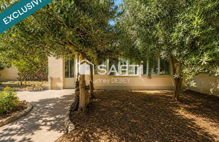 UNE ADRESSE D'EXCEPTION À SANARY-SUR-MER : VUE MER, PORT À PIED, CALME ABSOLU. PARCELLE CONSTRUCTIBLE ATTENANTE DE 1 245 M² EN SUS — photo 4