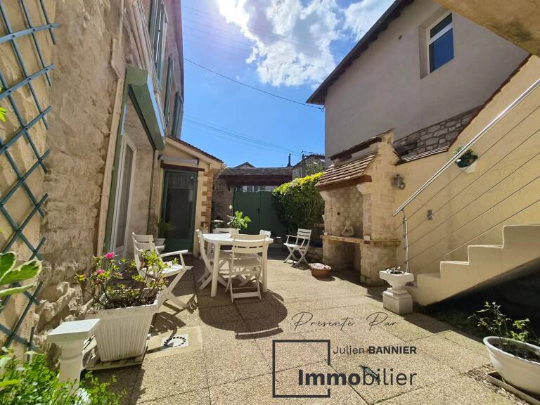 Maule hypercentre – Maison 112 m², 3 chambres, terrasse, dépendance à aménager et cave — photo 1