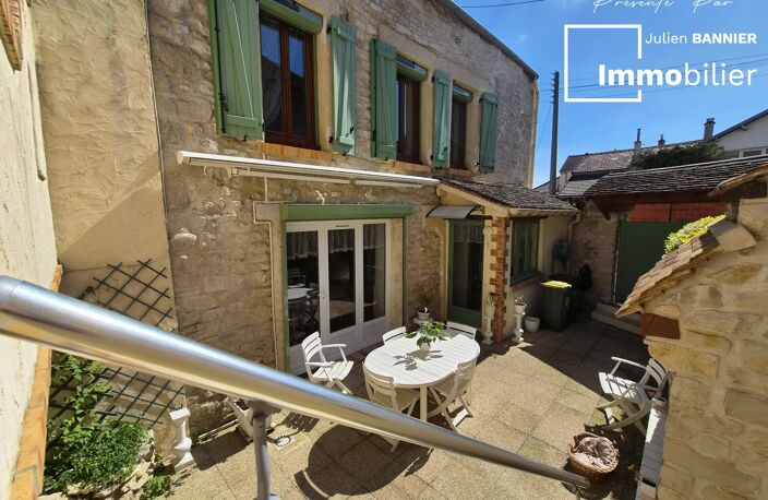 Maule hypercentre – Maison 112 m², 3 chambres, terrasse, dépendance à aménager et cave — photo 2