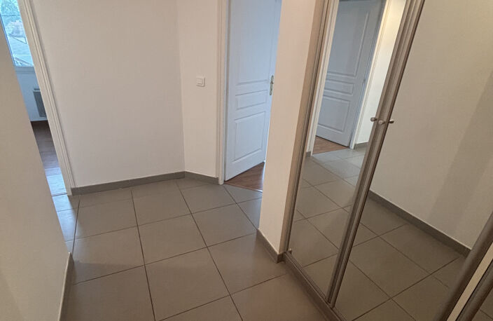 Appartement à louer à Ste Geneviève des Bois avec FLOR'IMMO — photo 2