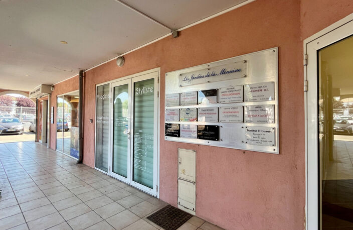 Local commercial Bouc Bel Air 81m² — photo 2