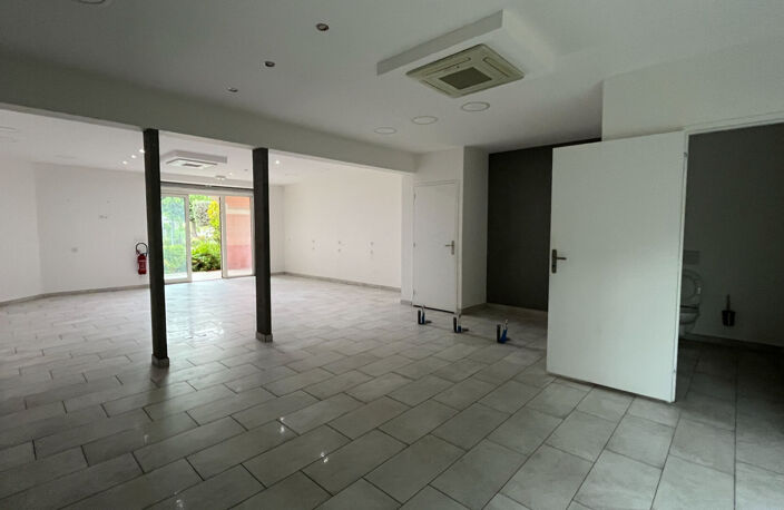 Local commercial Bouc Bel Air 81m² — photo 5