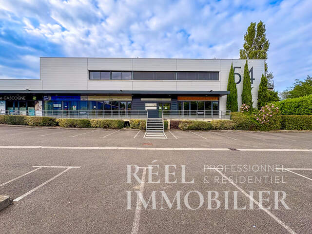 À louer - Local commercial / Bureaux de 206 m² à Auch — photo du bien