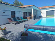 Maison contemporaine cocooning avec piscine   Vue paronamiqu — photo 3