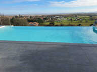 Maison contemporaine cocooning avec piscine   Vue paronamiqu — photo 4