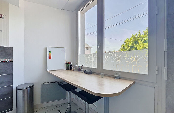 Appartement 2 pièces 1 chambre, quartier Sainte-Anne à Nantes. Place de parking. — photo 4