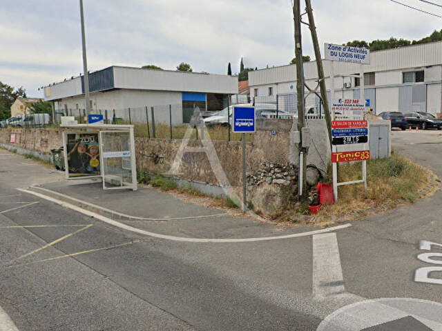 LOCAL PROFESSIONNEL SOLLIES VILLE 96 M² + 30 m² STOCKAGE — photo du bien