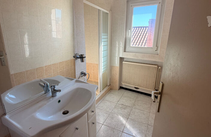 Appartement à rénover ANNONAY   SECTEUR DOMAINE DE LA GARE — photo 2