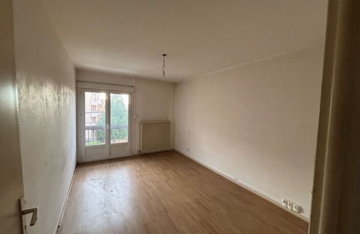 Appartement à rénover ANNONAY   SECTEUR DOMAINE DE LA GARE — photo 3