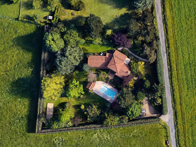 Maison familiale rare, avec vaste parc arboré et piscine — photo du bien
