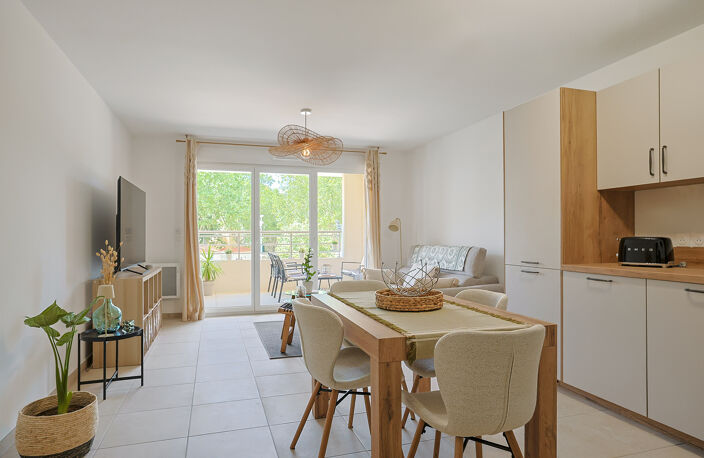 APPARTEMENT T3 - ASCENSEUR-  BALCON ET DOUBLE GARAGE - SOLLIES-PONT 83210 — photo 2