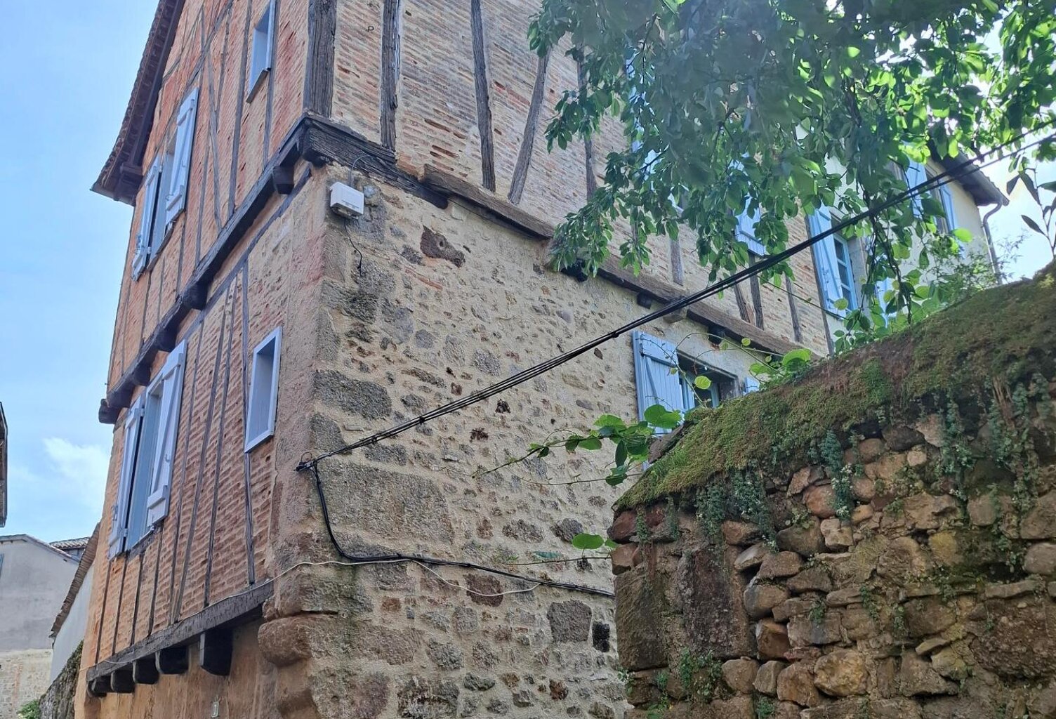 Remarquable immeuble de charme en pierres et colombages au coeur du centre historique , pour investisseurs — photo 1