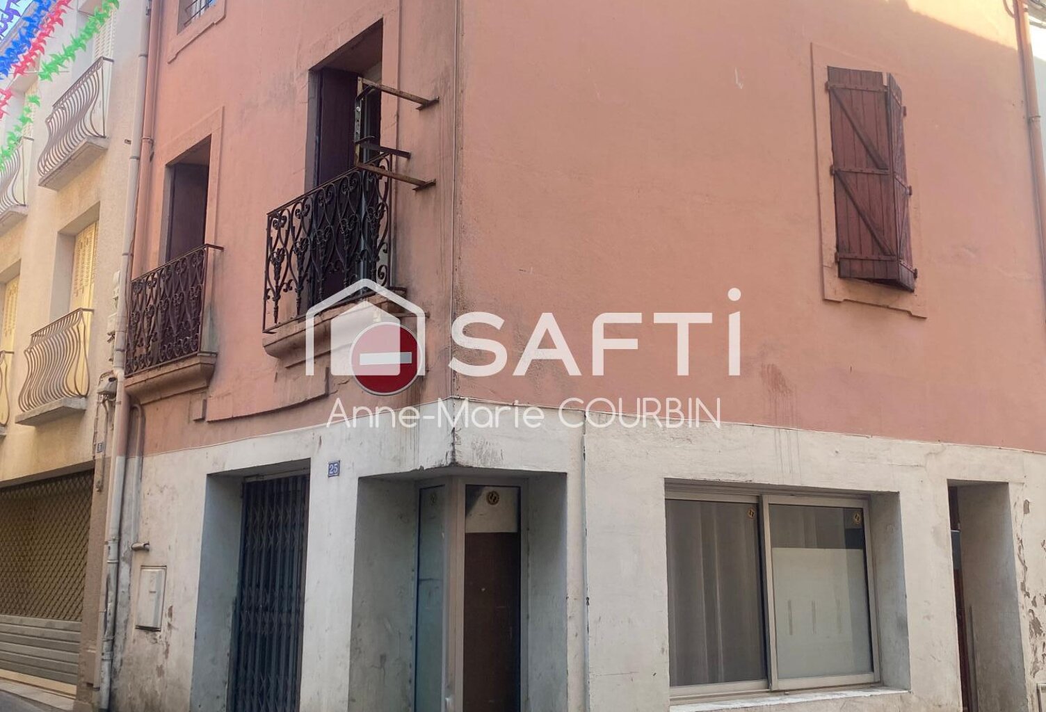 Maison D angle au coeur du village de Serignan à Renover. — photo 1