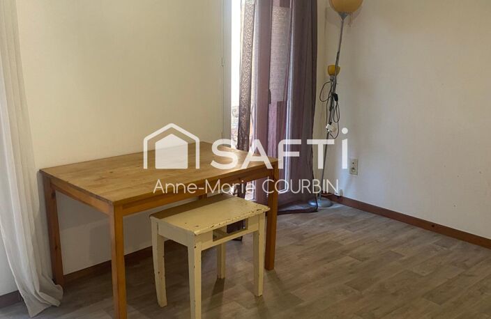 Maison D angle au coeur du village de Serignan à Renover. — photo 5