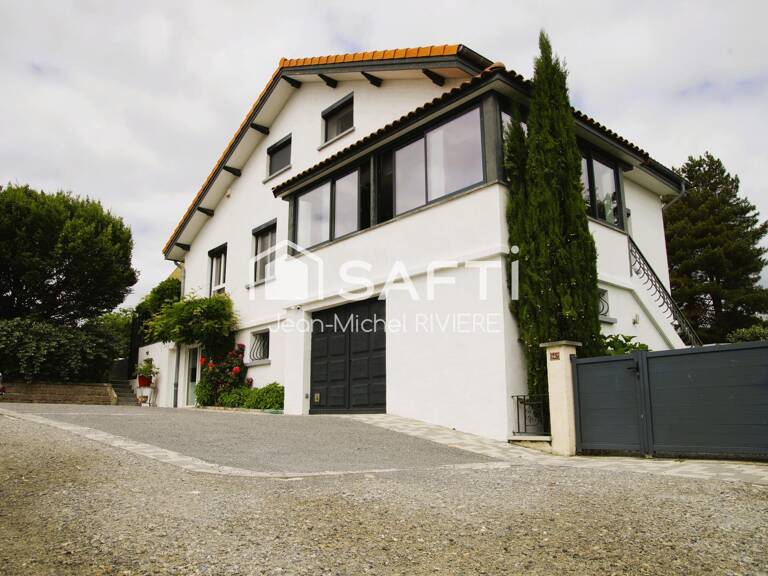 Je vous invite à venir découvrir cette maison familiale de 160 m2 habitable avec piscine, située à 5 minutes à pied du village Saint-Maurice-sur-Dargoire. — photo 1