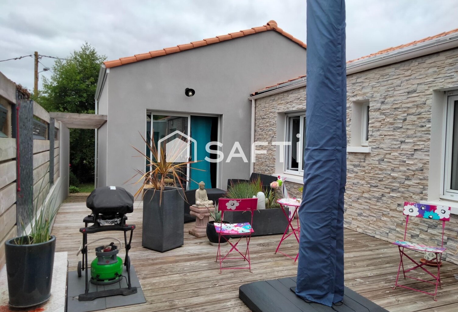 Maison familiale. Double garages. Grand terrain. — photo 1