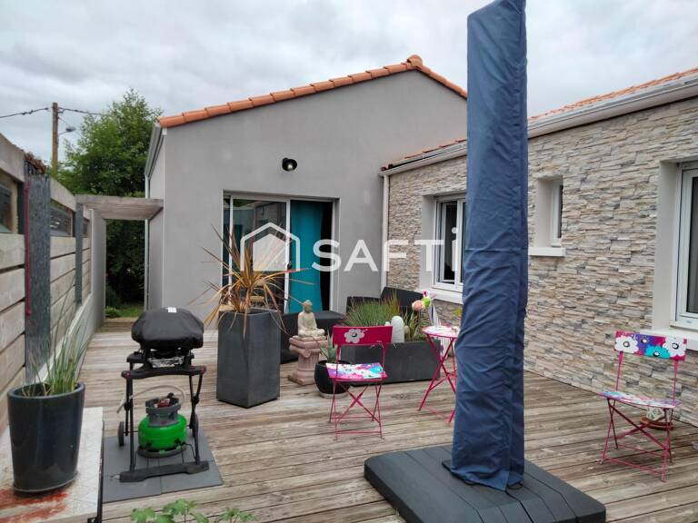 Maison familiale. Double garages. Grand terrain. — photo 1