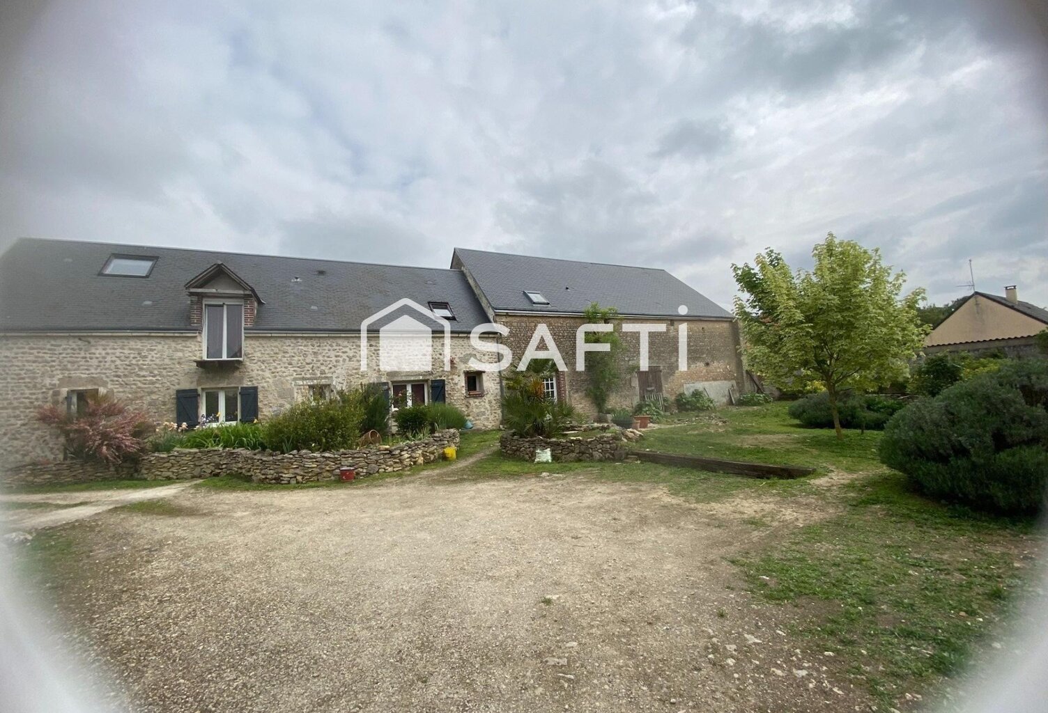 Bel ensemble fort potentiel, 5 chambres, 4 salle d'eau et F2 — photo 1