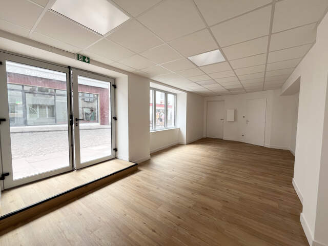 Local commercial rénové en centre ville — photo du bien