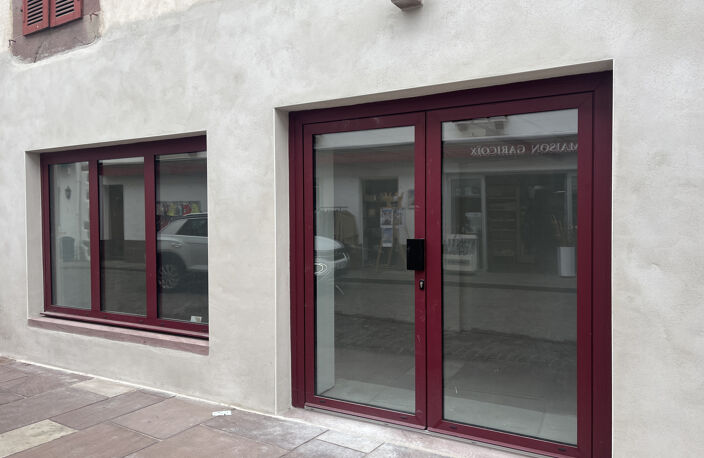 Local commercial rénové en centre ville — photo 3