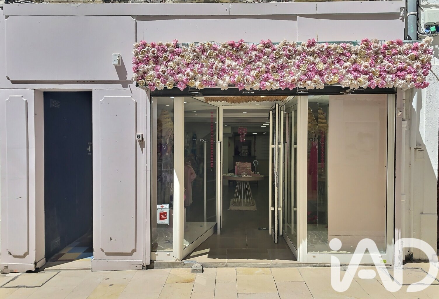 Vente Local commercial 64 m&sup2; — photo 1